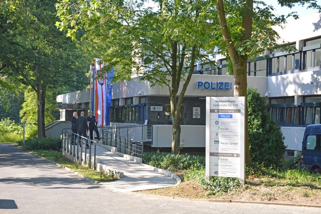 POL-ME: Neue Polizeiwache in Erkrath-Hochdahl eingeweiht - Erkrath - 2109022