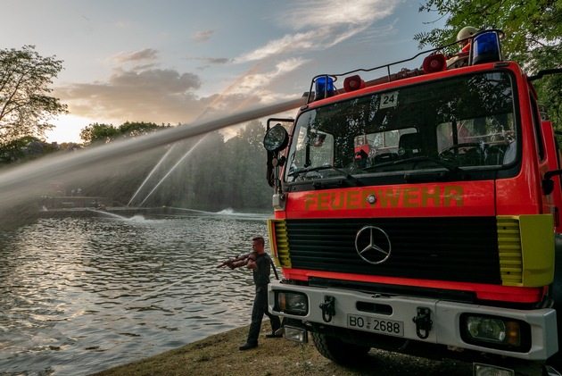 FW-BO: 2,2 Mio. Liter Frischwasser für Teiche und Bäume und mehr als 1.200 Einsatzstunden - Zwischenbilanz der Feuerwehr Bochum nach 2 Wochen Hitzeeinsätze