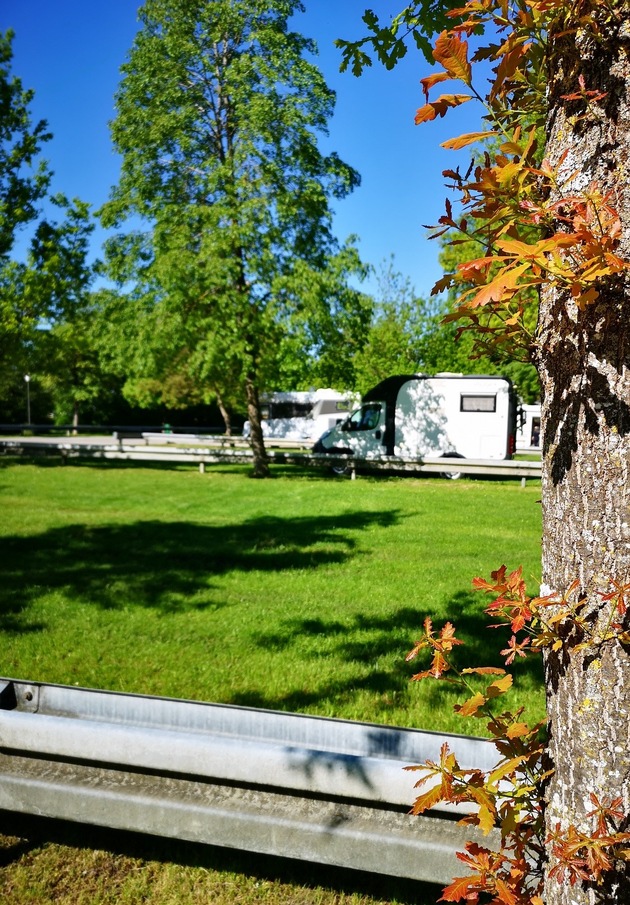 Der erste Urlaub mit dem Wohnmobil / ADAC Autovermietung gibt Tipps für Einsteiger / Corona: Mietfahrzeuge werden intensiv desinfiziert / Campingplätze in Urlaubsländern vorab buchbar