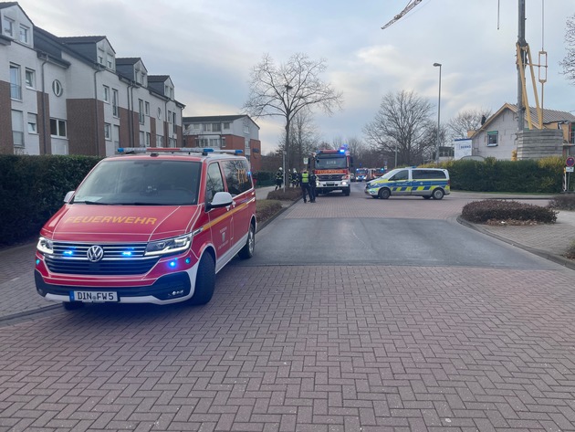 FW Dinslaken: Gemeldeter Zimmerbrand an der Kurt-Schuhmacher Stra&szlig;e