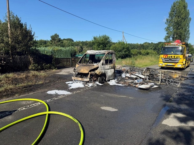 POL-UN: Werne - Brand eines vollelektrischen Kleintransporters