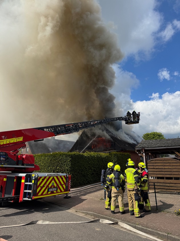 FW-SE: Feuer zerstört Wohnhaus in Henstedt-Ulzburg