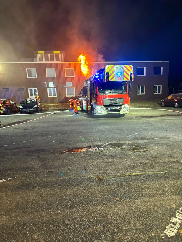 FW-ROW: Nächtlicher Zimmerbrand am Rotenburger Flugplatz