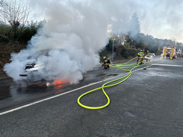 FW-EN: Fahrzeugbrand auf Dortmunder Landstraße