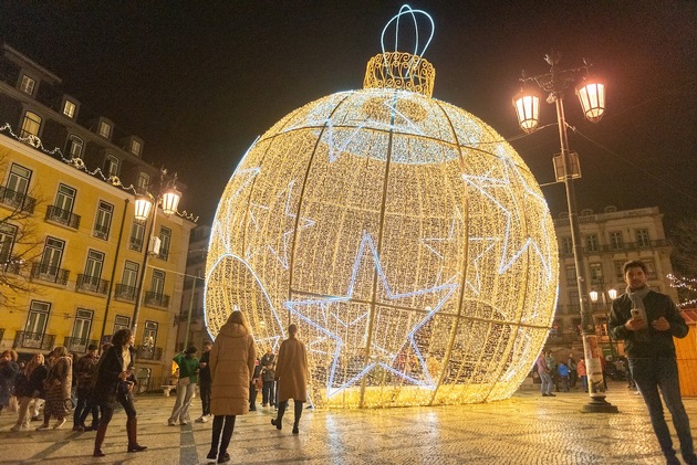Weihnachtszeit in Lissabon mit Lichtern, Märkten und Events
