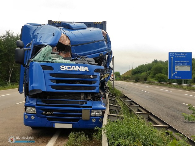 POL-PPWP: Lkw kracht auf Stauende