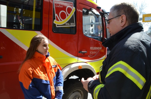 &quot;High five&quot; für die Feuerwehr / Zum Girls&#039;Day: Paula erlebt einen Tag bei der Berufsfeuerwehr Gießen