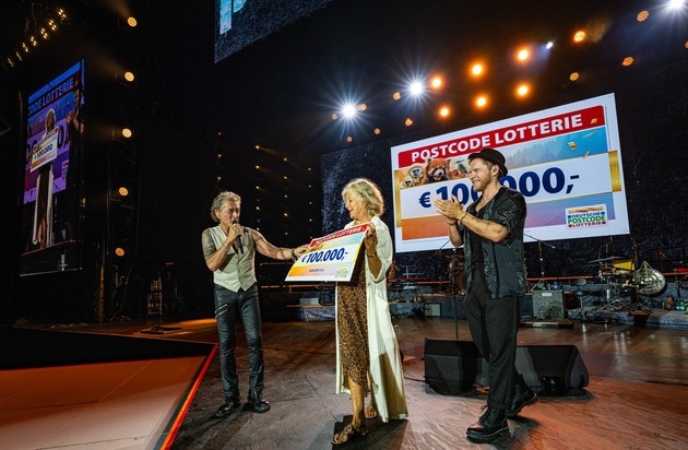Deutsche Postcode Lotterie: 1,1 Millionen Euro für den guten Zweck: Peter Maffay überrascht bei Farewell Tour elf Organisationen