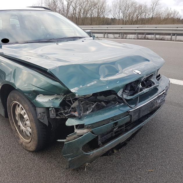 POL-PDKL: A6/Landstuhl, In die Schutzplanken gekracht