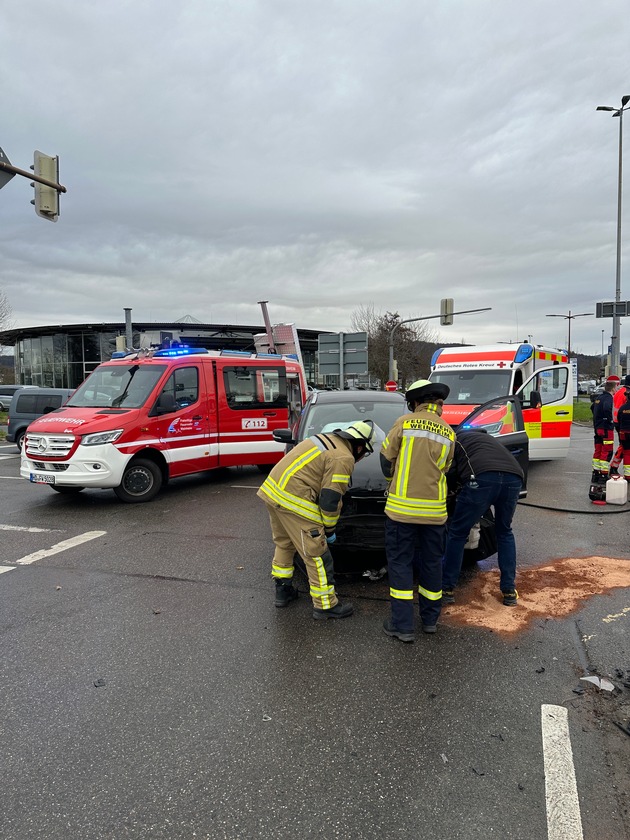 FW Weinheim: Wieder Verkehrsunfall auf der B38 Kreuzung Viernheimer Straße
