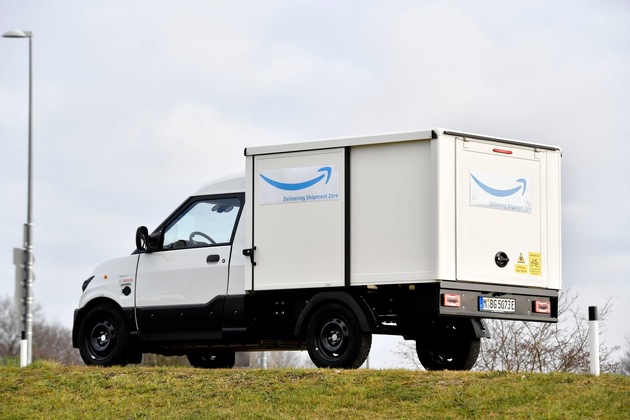 PM: StreetScooter liefert Elektrotransporter und Ladeinfrastruktur für Amazon / PR: StreetScooter provides electric vans and charging infrastructure for Amazon