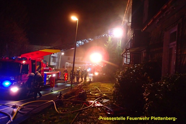 FW-PL: OT-Holthausen. Brand in leerstehendem Wohnhaus. Verdacht der Brandstiftung.