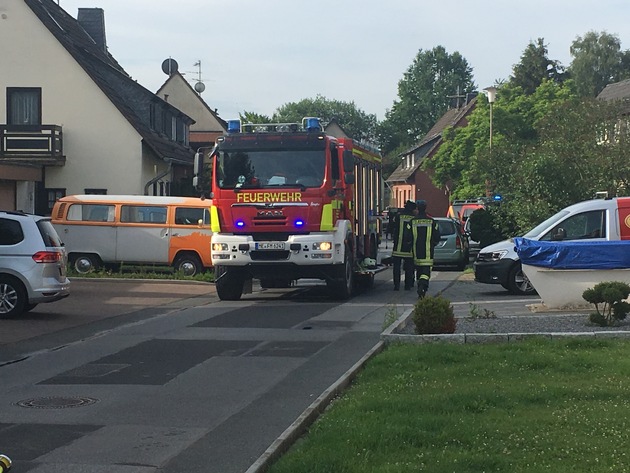 FW Mettmann: Rauchentwicklung aus Garage