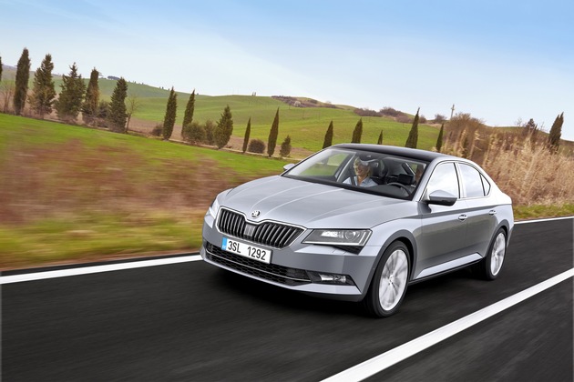 SKODA Superb gehört zu den Finalisten renommierter Autopreise (FOTO)