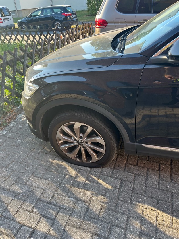 POL-HAM: Unbekannte lassen Luft aus Reifen von rund 45 geparkten SUV