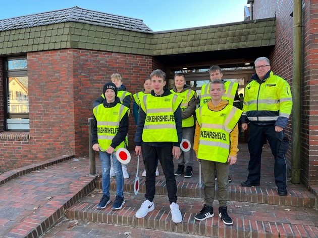 POL-WHV: Neue ausgebildete Schülerlotsen in Bockhorn; Fahrradbeleuchtungskontrolle vor der Schule