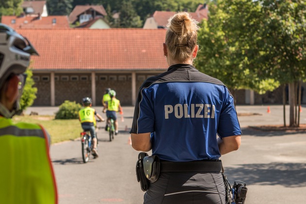 POL-OH: Mehr Verkehr, erhöhte Unfallgefahr: Jugendverkehrsschule zurück in Osthessen - Sicheres Radfahren für Grundschüler