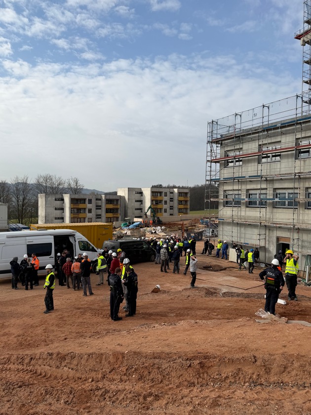 HZA-SB: Schwarzarbeit und unerlaubter Aufenthalt aufgedeckt / ZOLL kontrolliert Gro&szlig;baustelle im Landkreis Saarlouis