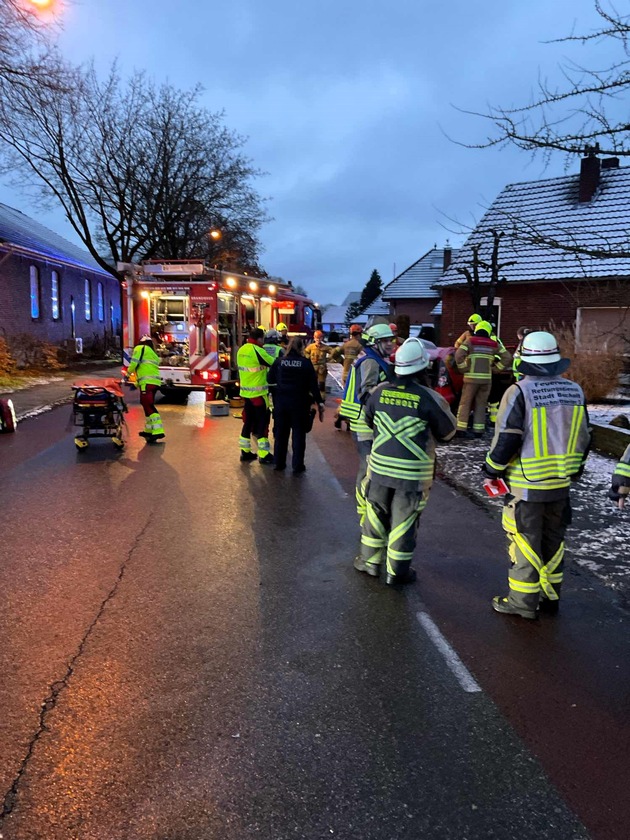 FW Bocholt: Erfolgreiche deutsch-niederl&auml;ndische Zusammenarbeit bei Verkehrsunfall in Suderwick