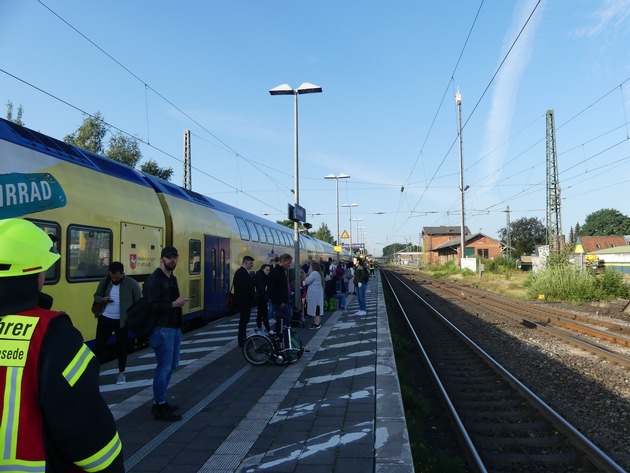 FW-ROW: Brennt Metronom-Personenzug im Bahnhof Scheeßel