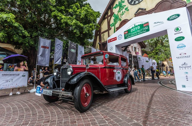SKODA zeigt historische Fahrzeuge bei Oldtimer-Veranstaltungen in China (FOTO)