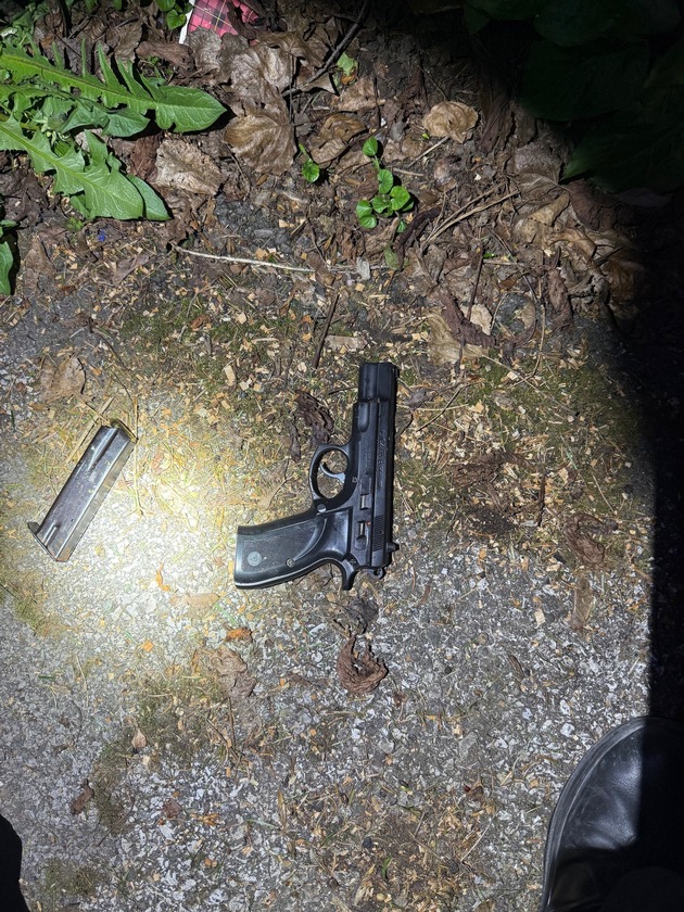 ZOLL-M: Sicherstellung von 636 Kilogramm Kokain und zwei Schusswaffen in Wuppertal (NRW), drei Tatverd&auml;chtige in Untersuchungshaft.