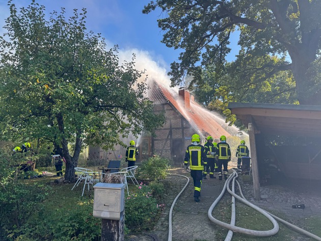 FW Flotwedel: Dachstuhlbrand in Sandlingen endet glimpflich
