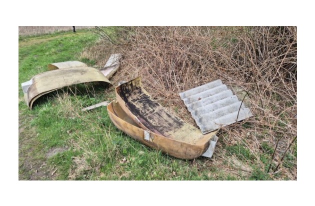 POL-KI: 260421.3 Kreis Pl&ouml;n / Preetz: Abfallentsorgung in der Natur - Unbekannte entsorgen Asbestplatten und Heiz&ouml;ltank
