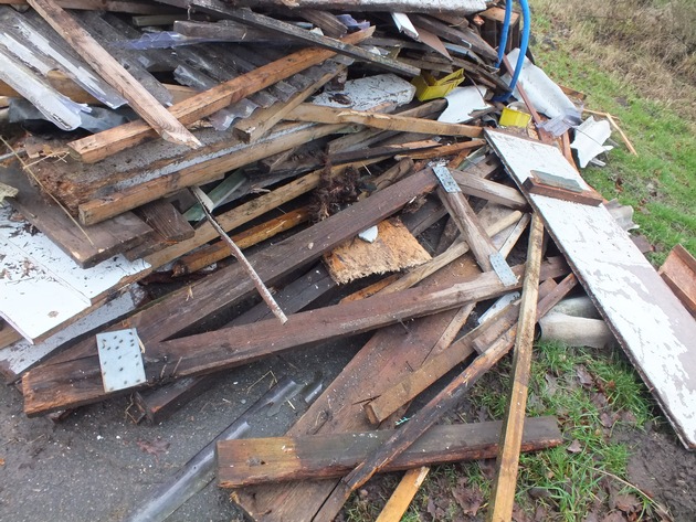 POL-RZ: Weitere unzulässige Abfallablagerung - Polizei sucht Zeugen