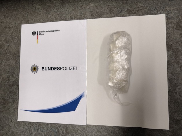 BPOL NRW: Fahndungserfolg der Bundespolizei; zwei Niederländer mit Kokain am Bahnhof Gronau festgenommen