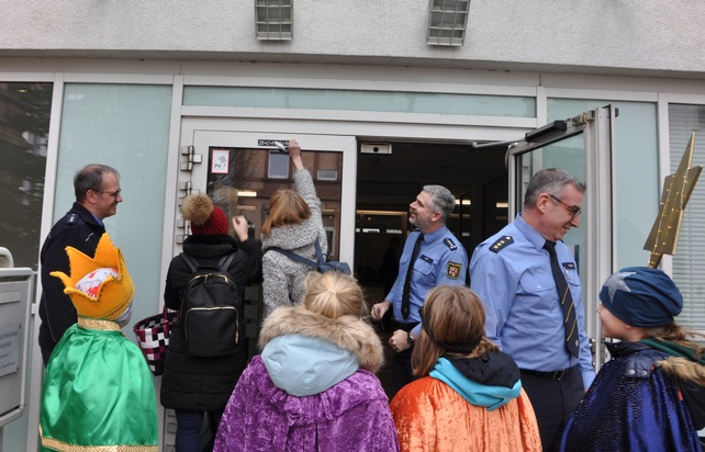 POL-PPWP: Sternsinger besuchen Polizeipräsidium