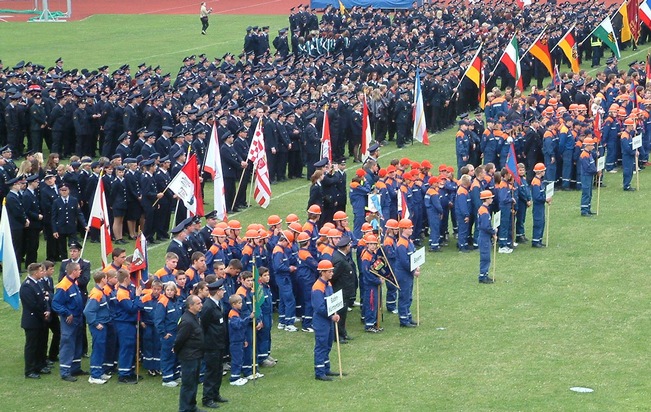 DFV: Innenminister eröffnet Feuerwehr-Meisterschaften - Auftakt mit Herzblut in Halle  1600 Aktive wollen sich für Olympiade qualifizieren