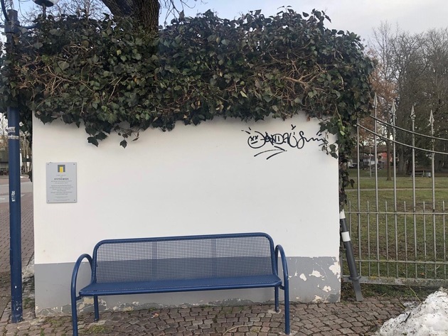 POL-KN: (Bad Dürrheim) Unbekannte begehen mehrere Farbschmierereien - Polizei bittet um Hinweise