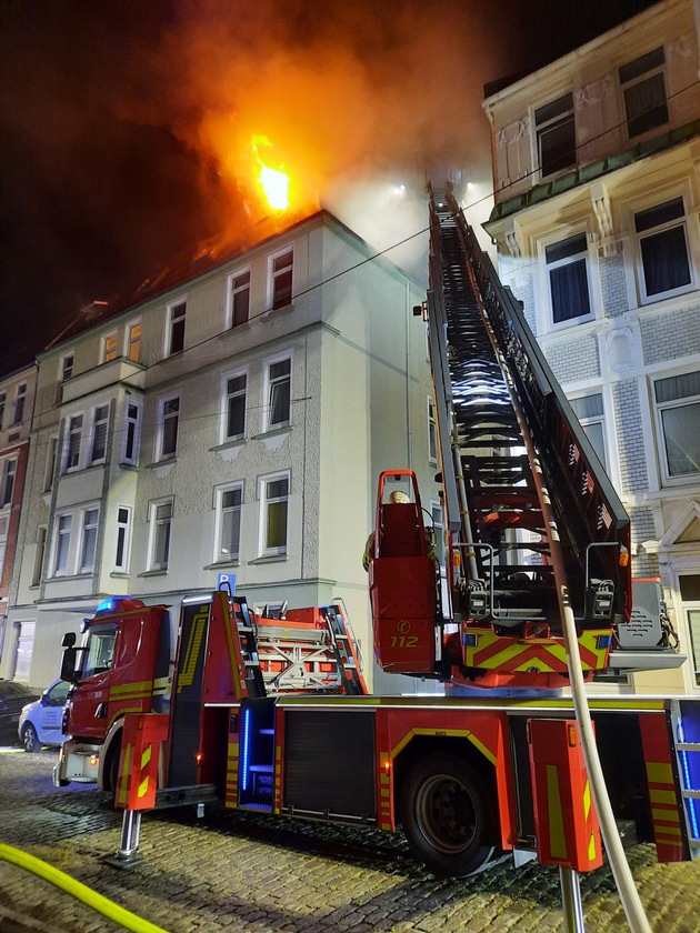 FW Bremerhaven: Mann stirbt bei einem Wohnungsbrand in der Jacobistraße