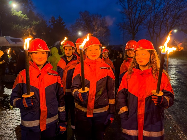 FW-OLL: Feuerwehr Huntlosen begrüßt rund 600 Teilnehmende zum ersten, gemeinsamen Laternelaufen