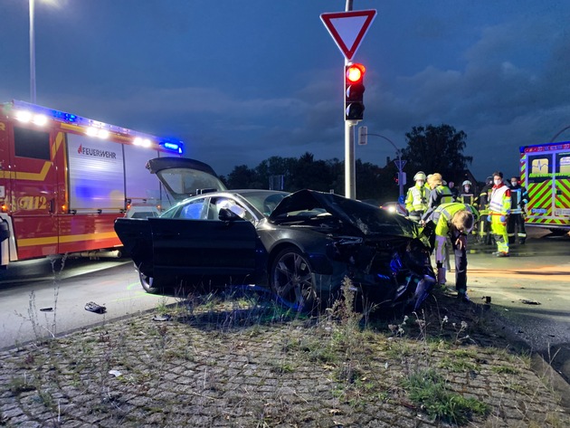 FF Bad Salzuflen: Sieben Menschen bei schwerem Unfall verletzt / Bundesstraße 239 in Bad Salzuflen für mehrere Stunden gesperrt