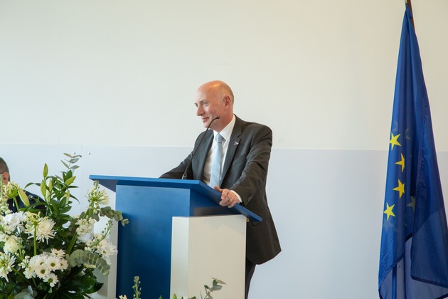 POL-MG: Innenminister Herbert Reul ernennt Stephan Zenker zum Polizeipräsidenten in Mönchengladbach