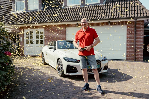 Sonnenschein auf Knopfdruck statt Wasserschaden - Schadensanierer aus Hamburg gewinnt BMW-Traumcabrio