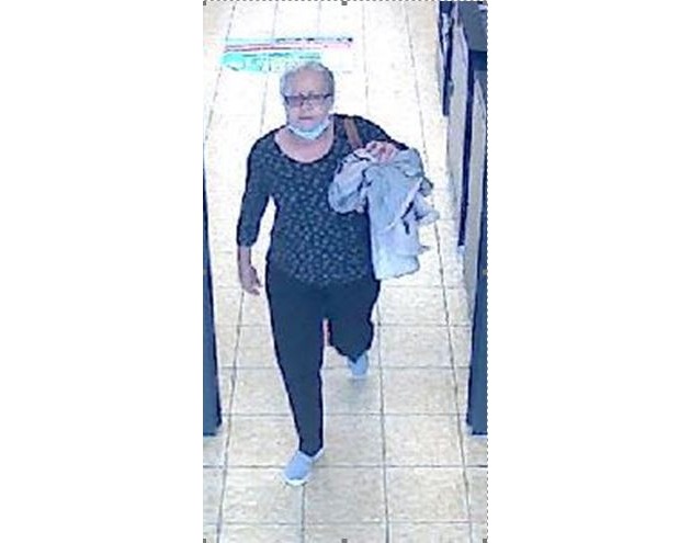 POL-BN: Foto-Fahndung: Mutmaßliche Taschendiebin entwendete Geldbörse im Supermarkt - Wer kennt diese Frau?