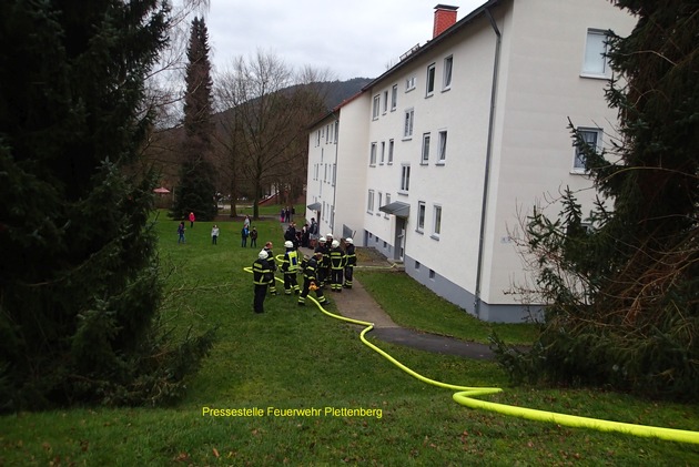 FW-PL: Zimmerbrand entpuppte sich als brennendes Essen auf Herd in Plettenberg OT Kersmecke