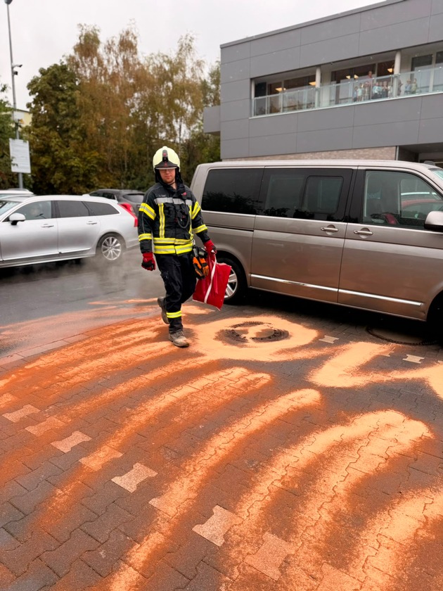 FW-EN: Ölspur durch mehrere Straßenzüge