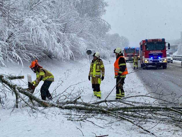 FW-MK: Schneetief &quot;Charly&quot; sorgt für viel Arbeit