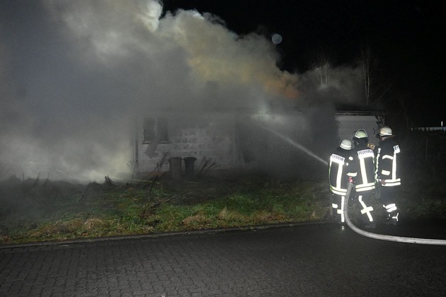 POL-STD: Leerstehendes Wohnhaus in Himmelpforten ausgebrannt, Hyundai Tuscon in Buxtehude entwendet