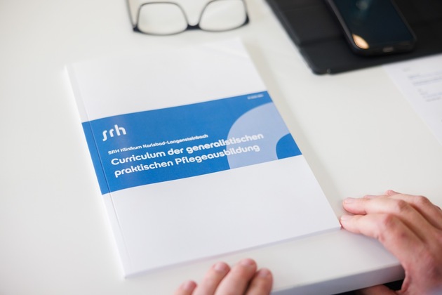 Gesundheits- und Bildungsunternehmen SRH startet mit eigenem Praxiscurriculum in die Pflegeausbildung 2026