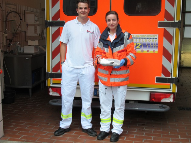 FW-D: Unklarer Rettungsdienst-Notruf durch englischen Touristen
Rettungswagenbesatzung kümmerte sich um aufgefundenes Kaninchenbaby