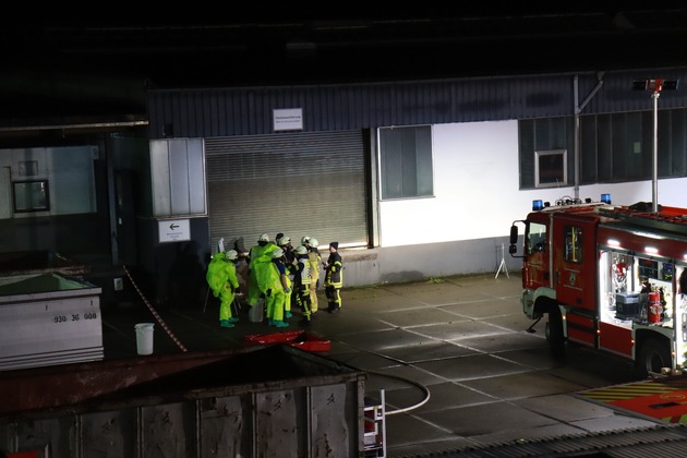 FW-OE: Gefahrguteinsatz fordert die Feuerwehr Lennestadt