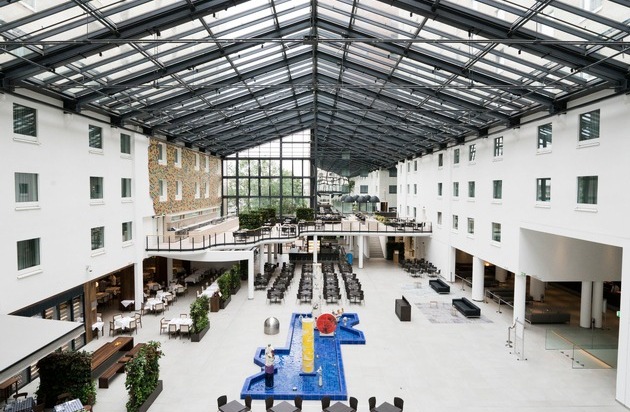 Estrel Berlin: Innenausbau des Estrel Berlin für 7,2 Mio. Euro fertiggestellt / Lobby und Restaurants von Deutschlands größtem Hotel in Rekordzeit umgebaut