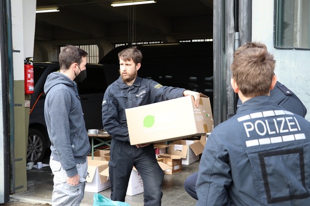 POL-Einsatz: Private Spendenaktion - Einsatzkräfte des Polizeipräsidiums Einsatz leisten besonderes Engagement