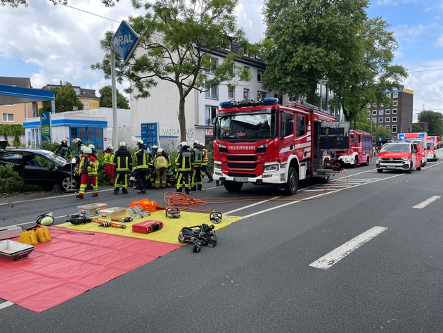 FW-BO: Schwerer Verkehrsunfall auf der Wittener Str.