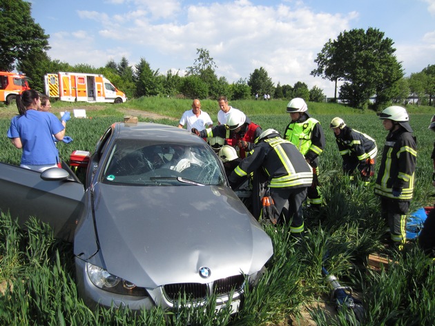 FW-MH: -Update- Verkehrsunfall auf der Mendener Straße mit eigeklemmter Person.